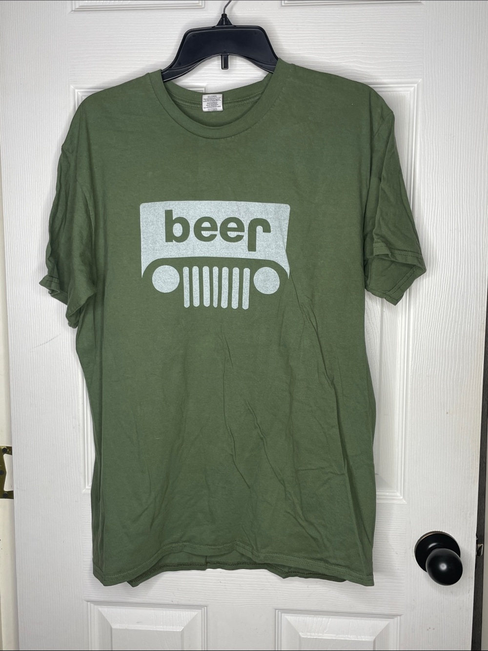 Gildan Olive Green T-Shirt with White 'beer' Jeep Graphic. Size L